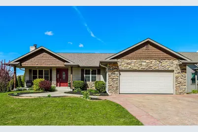 1640  Great Forest Dr, West Bend, WI 53090 - Photo 4