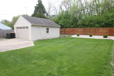 2345 N 103rd St, Wauwatosa, WI 53226 - Photo 16