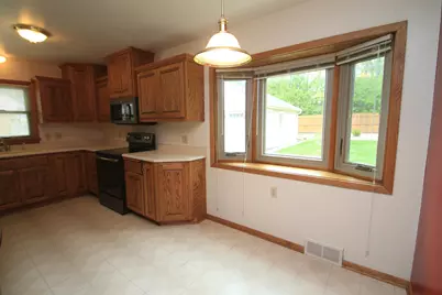2345 N 103rd St, Wauwatosa, WI 53226 - Photo 8