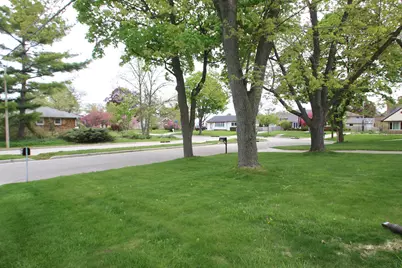 2345 N 103rd St, Wauwatosa, WI 53226 - Photo 18