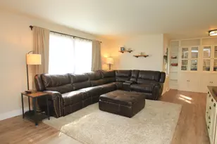 N93W6266 Arbor Dr, Cedarburg, WI 53012 - Photo 4