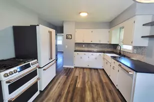 W158N9026 Charles Dr, Menomonee Falls, WI 53051 - Photo 6