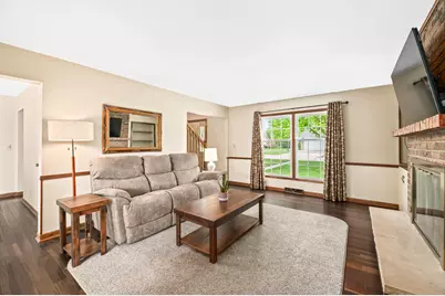 4395 S Delphine Dr, New Berlin, WI 53151 - Photo 4