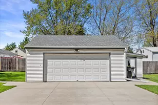 8842 S Chicago Rd, Oak Creek, WI 53154 - Photo 28