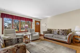 8842 S Chicago Rd, Oak Creek, WI 53154 - Photo 6