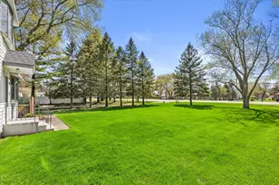 8842 S Chicago Rd, Oak Creek, WI 53154 - Photo 30