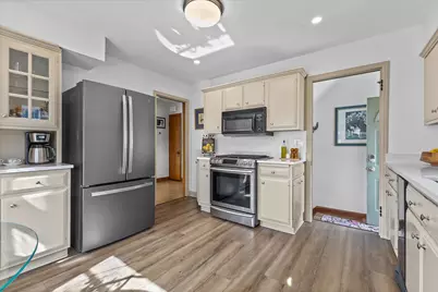 8115 N Whitney Rd, Fox Point, WI 53217 - Photo 8