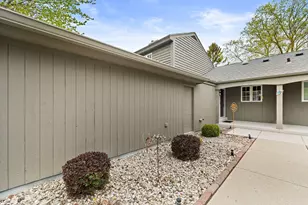 2314 W Dickinson Ct, Mequon, WI 53092 - Photo 22