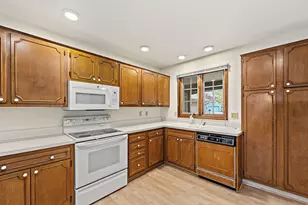 2314 W Dickinson Ct, Mequon, WI 53092 - Photo 8