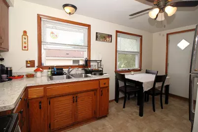 5829 S New York Ave, Cudahy, WI 53110 - Photo 4