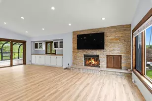 820 Crestwood Dr, Waukesha, WI 53188 - Photo 12