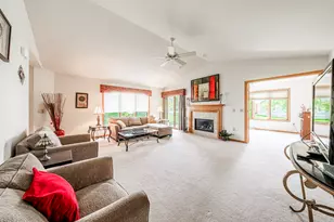 W264N2062 Deer Haven Ct, Pewaukee, WI 53072 - Photo 8