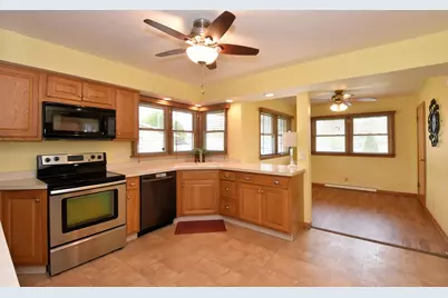 3307  Erie St, Racine, WI 53402 - Photo 6
