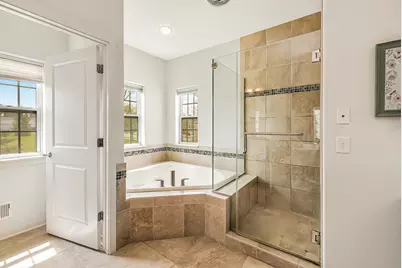 W193N5790  Canary Dr, Menomonee Falls, WI 53051 - Photo 8