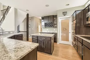 W193N5790 Canary Dr, Menomonee Falls, WI 53051 - Photo 4