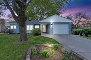 811 N Hine Ave, Waukesha, WI 53188 - Photo 4