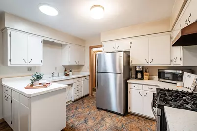 2204  Savoy Cir, Racine, WI 53404 - Photo 6