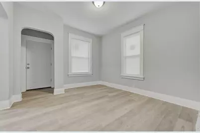 2827 W Grant St, Milwaukee, WI 53215 - Photo 2