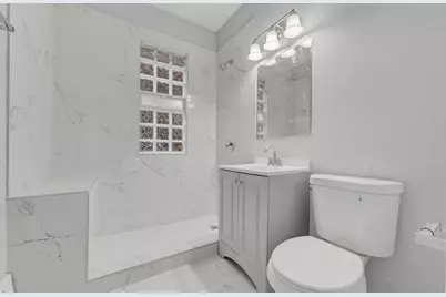 2827 W Grant St, Milwaukee, WI 53215 - Photo 8