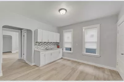 2827 W Grant St, Milwaukee, WI 53215 - Photo 6