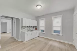 2827 W Grant St, Milwaukee, WI 53215 - Photo 6