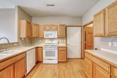 1048  Quinlan Dr #C, Pewaukee, WI 53072 - Photo 8