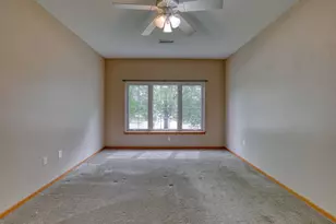 1048 Quinlan Dr, Pewaukee, WI 53072 - Photo 14