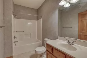 1048 Quinlan Dr, Pewaukee, WI 53072 - Photo 22