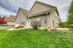 1048 Quinlan Dr, Pewaukee, WI 53072 - Photo 24