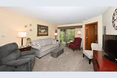 18430  Emerald Dr #B, Brookfield, WI 53045 - Photo 6