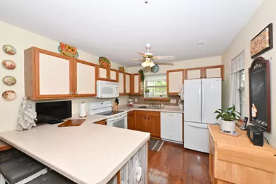 18430  Emerald Dr #B, Brookfield, WI 53045 - Photo 4