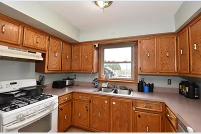 1721  Stoddard Cir, Racine, WI 53406 - Photo 10