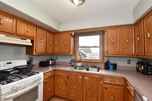1721 Stoddard Cir, Racine, WI 53406 - Photo 10