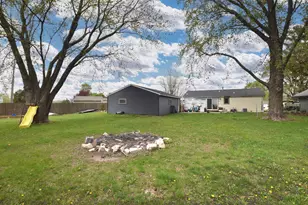 1721 Stoddard Cir, Racine, WI 53406 - Photo 28