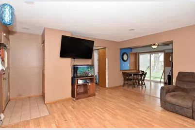 1721  Stoddard Cir, Racine, WI 53406 - Photo 6