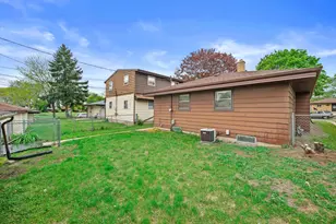 5714 N 98th St, Milwaukee, WI 53225 - Photo 6