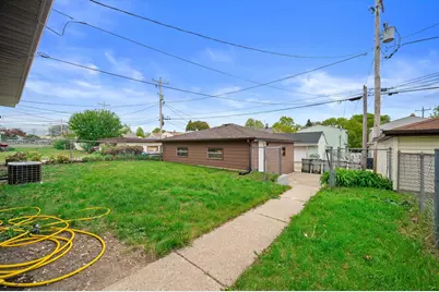 5714 N 98th St, Milwaukee, WI 53225 - Photo 8