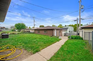 5714 N 98th St, Milwaukee, WI 53225 - Photo 8
