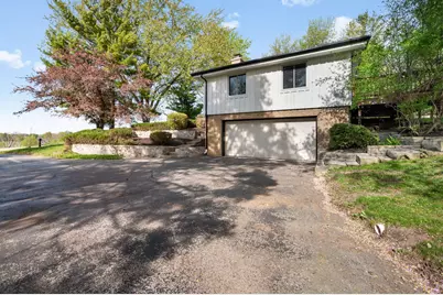 19065  North Hills Dr, Brookfield, WI 53045 - Photo 24