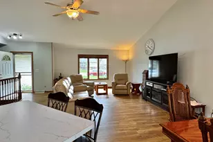 1003 Meadow St, Watertown, WI 53094 - Photo 6