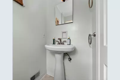 429  Shoreland Dr, Racine, WI 53402 - Photo 12
