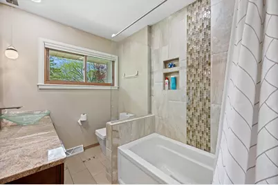 6660 N Braeburn Ln, Glendale, WI 53209 - Photo 24