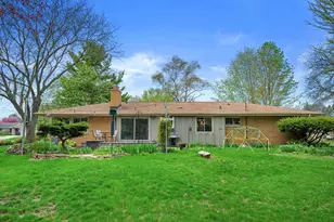 6660 N Braeburn Ln, Glendale, WI 53209 - Photo 28
