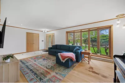 6660 N Braeburn Ln, Glendale, WI 53209 - Photo 14