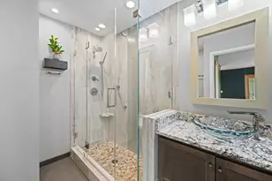 6660 N Braeburn Ln, Glendale, WI 53209 - Photo 12