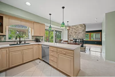 6660 N Braeburn Ln, Glendale, WI 53209 - Photo 4