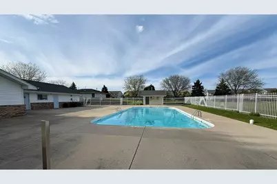 10320 W Whitnall Edge Cir #E, Franklin, WI 53132 - Photo 20