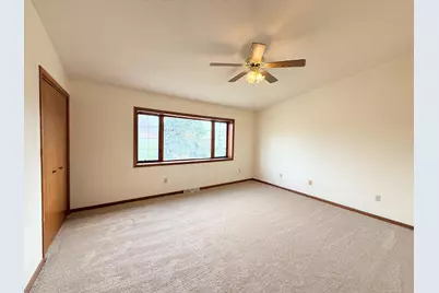 10320 W Whitnall Edge Cir #E, Franklin, WI 53132 - Photo 12