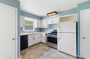 10101 W Beechwood Ave, Milwaukee, WI 53224 - Photo 18