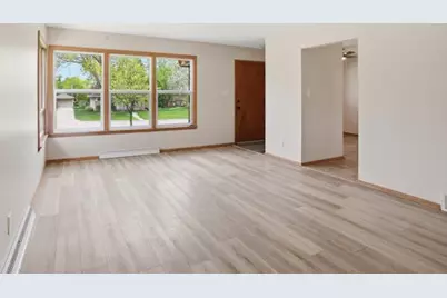 10915 W Harvard Ln, Wauwatosa, WI 53226 - Photo 2